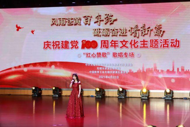 LE SSERAFIM出发来台包紧紧！宫胁咲良性感露细腰　摄影机场认人